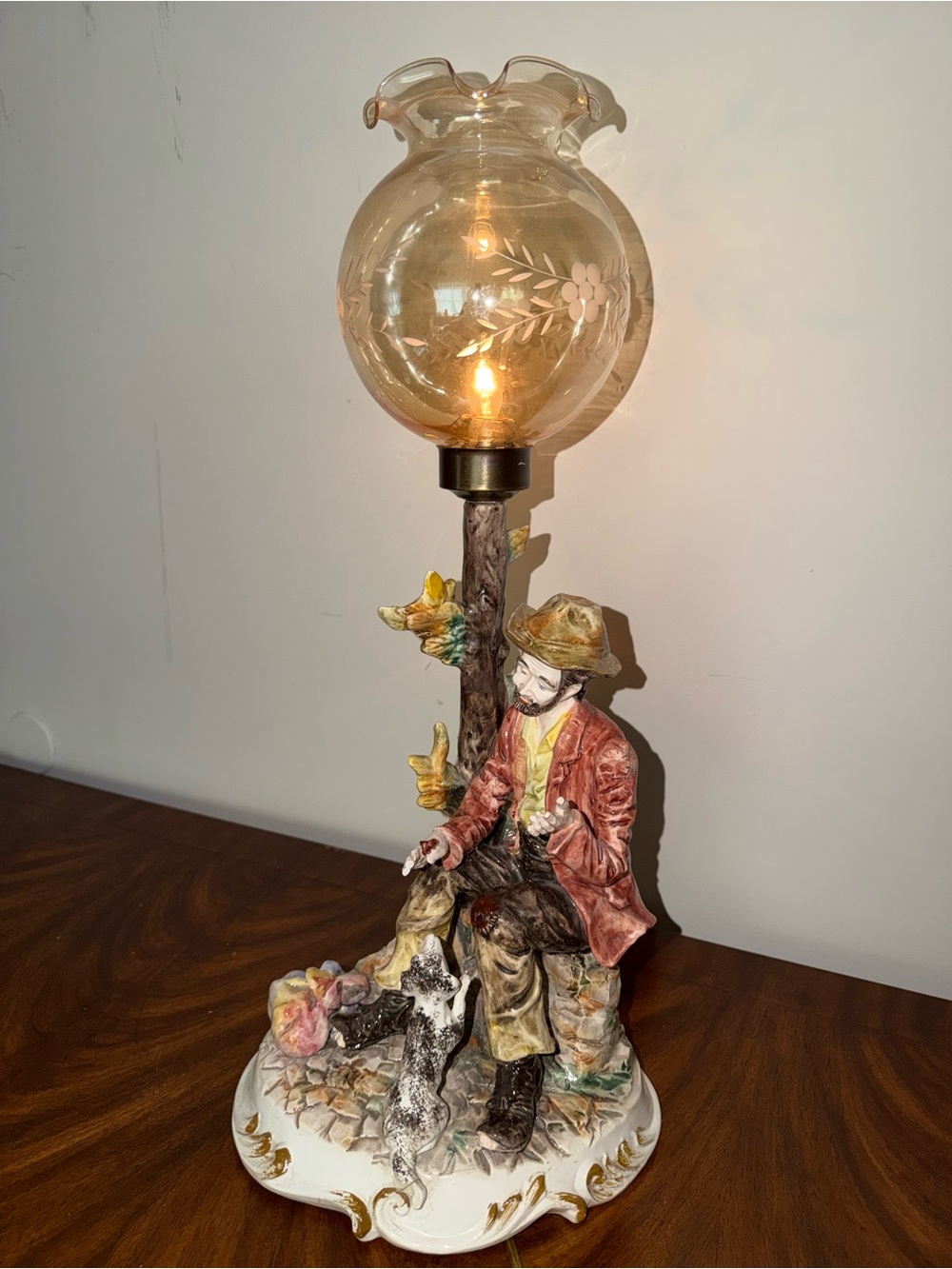 Vintage Porcelain Fisherman Table Lamp - Brown & Cream